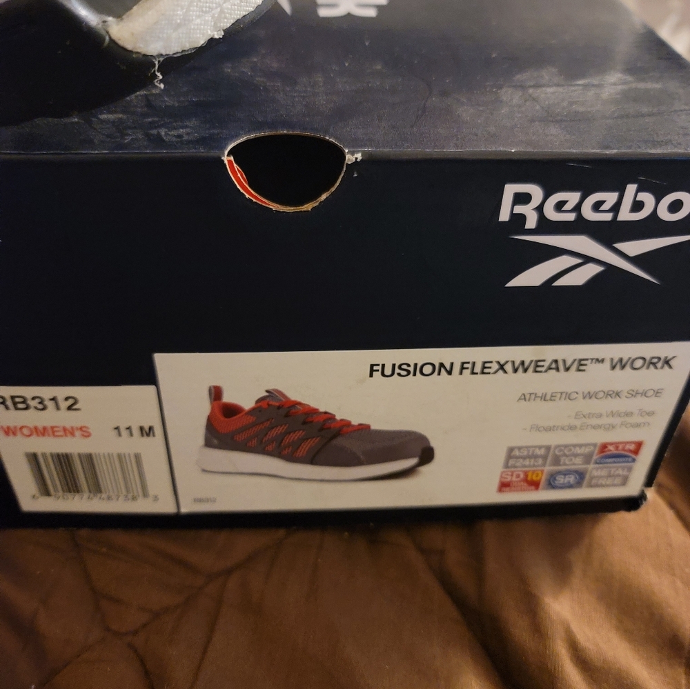 Reebok Shoes - Picture 2 of 4